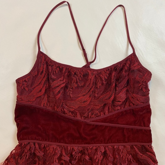 🌷MSSP Burgundy Floral Lace Midi Dress Garnet - Picture 4 of 8